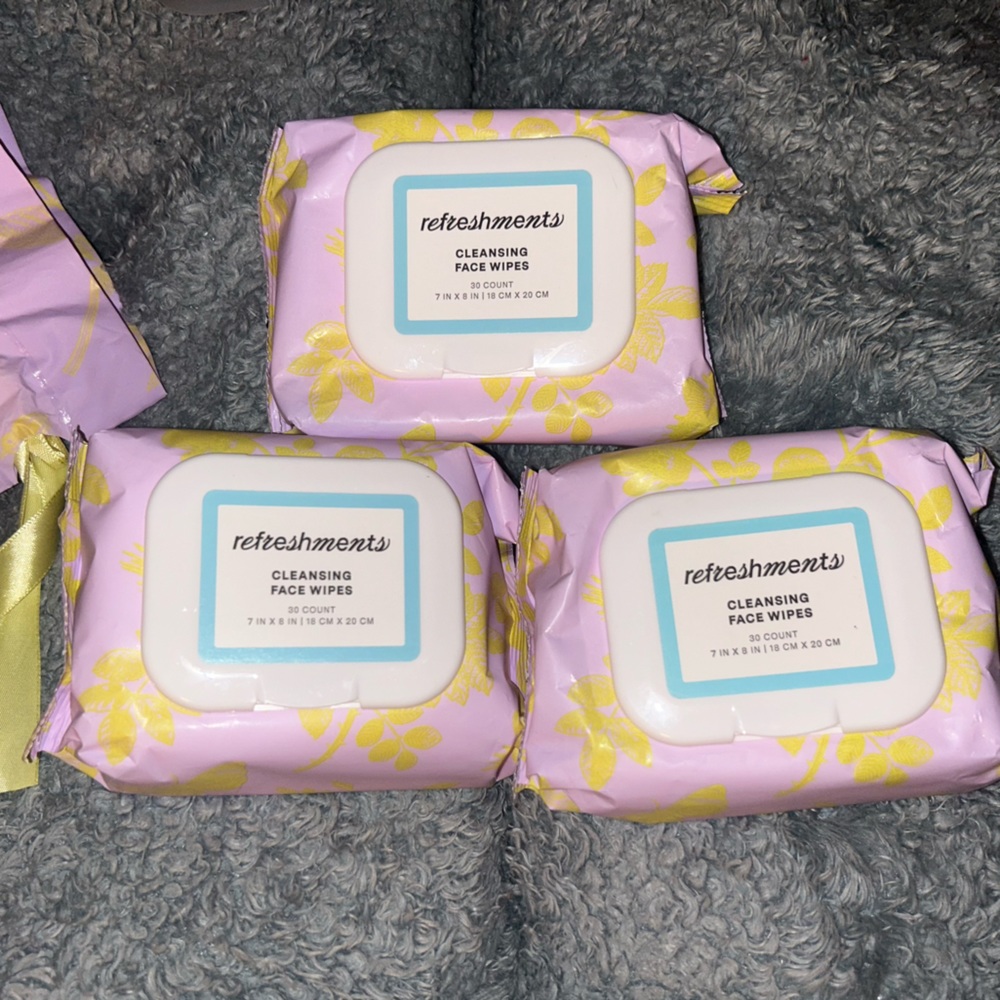 Refreshments makeup remover wipes